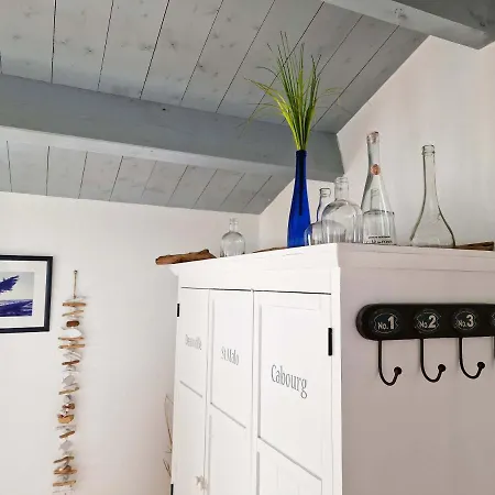 Les Pieds Dans L'eau: Ker Lili Willa