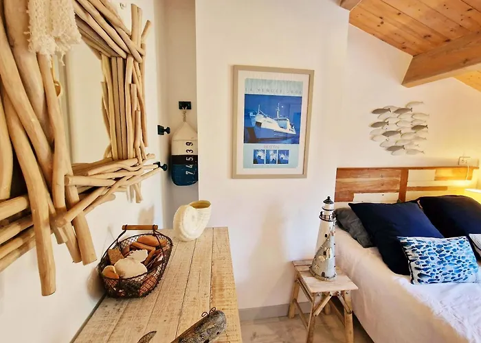 Les Pieds Dans L'eau: Ker Lili Villa Port-Joinville